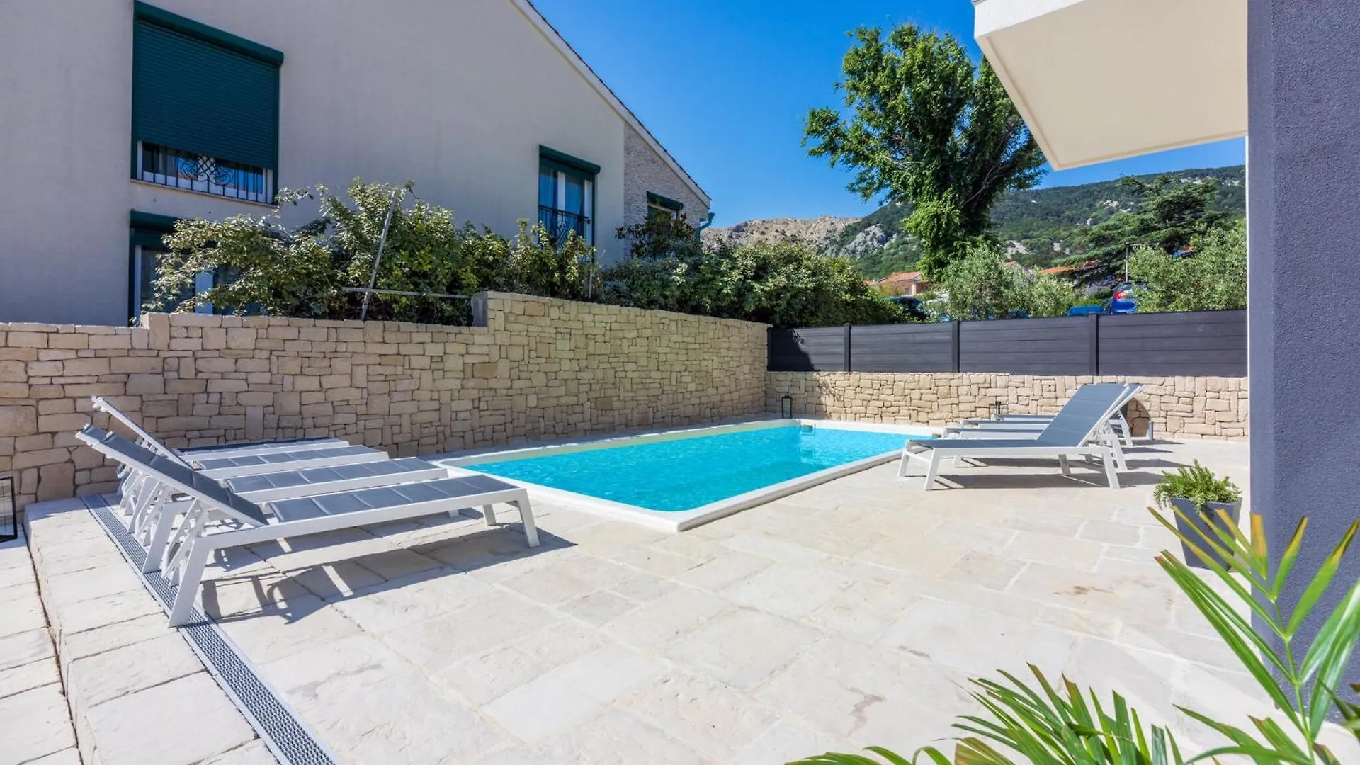 Villa Ketty Baska  0*, Baska (Krk) Croatia